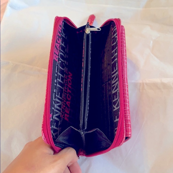 Kenneth Cole Reaction Wallet - Picture 5 of 8